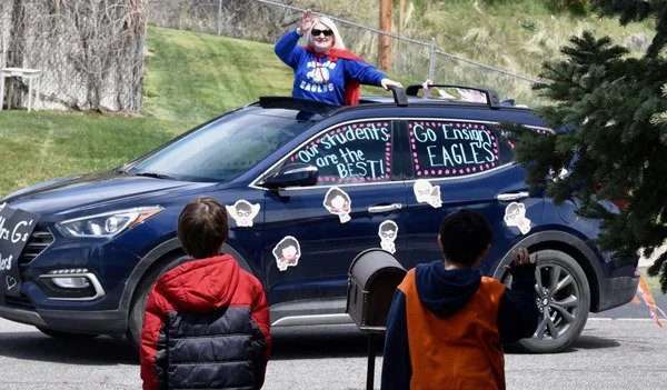 A Utah teacher driving to support students during the pandemic